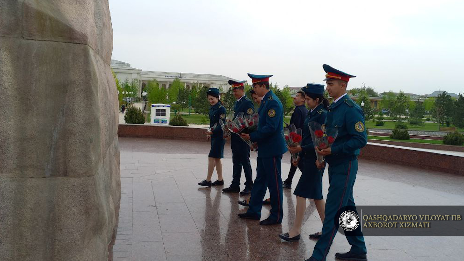 Аmir Temur haykali poyiga gullar qoʼyib, ulugʼ bobomiz xotirasiga hurmat-ehtirom koʼrsatil…